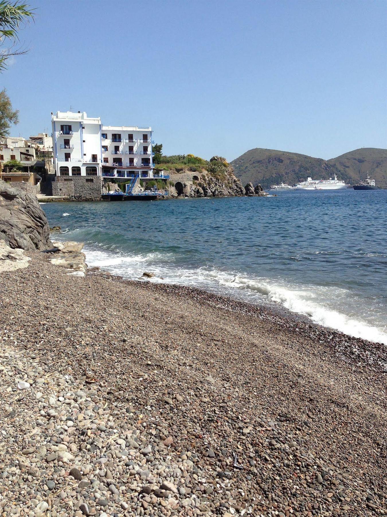 ליפארי Hotel Rocce Azzurre מראה חיצוני תמונה